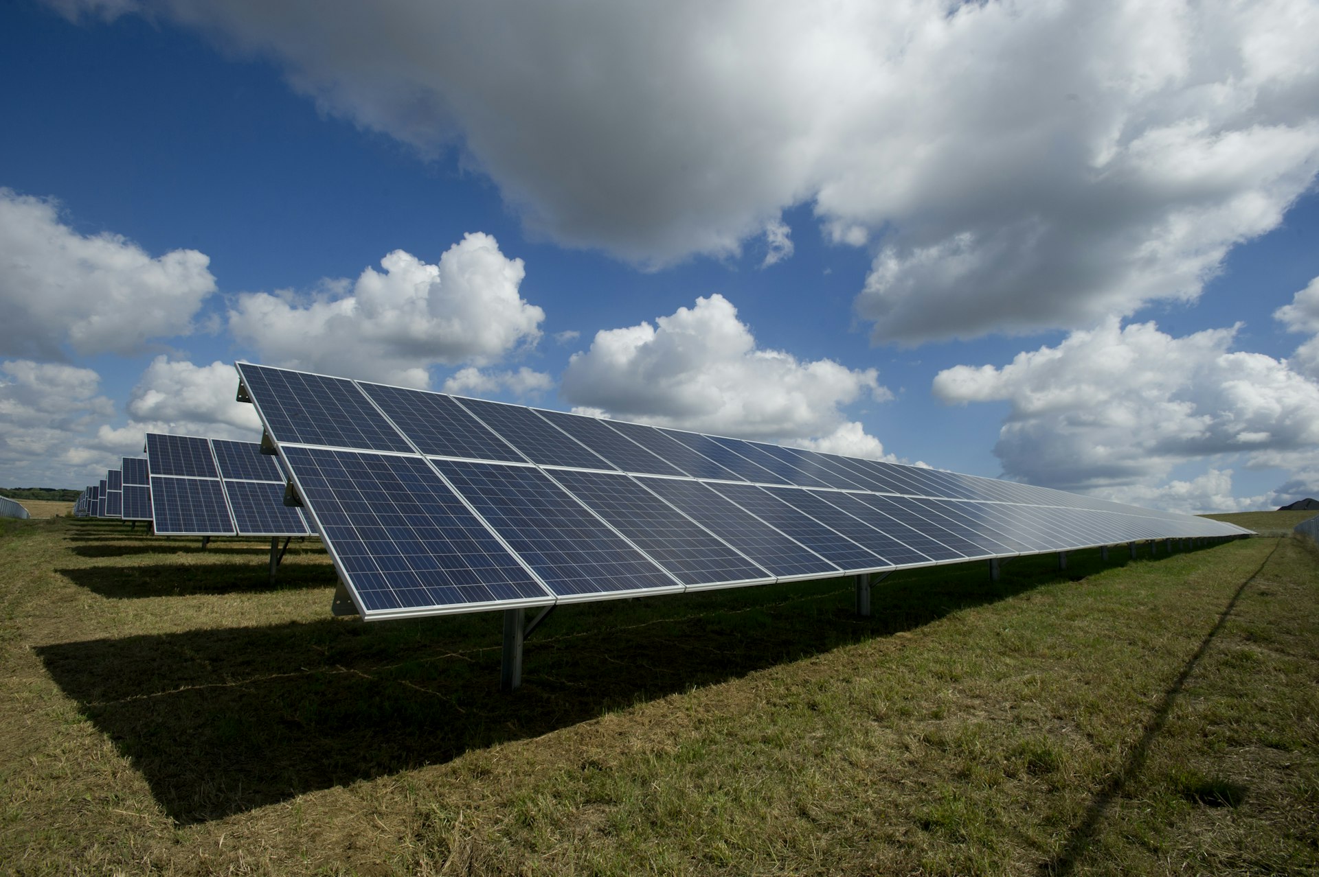 Champ de panneaux solaires